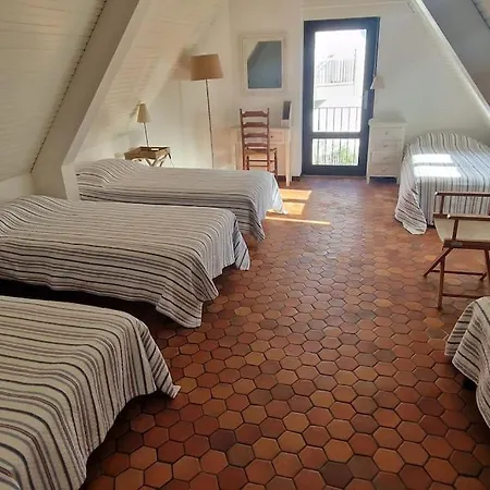 La Des Ajoncs, Acces Prive A La Villa